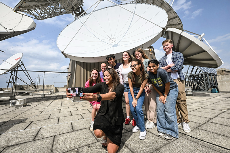 Picture of Prof. Mayra Oyola-Merced and undergraduates
